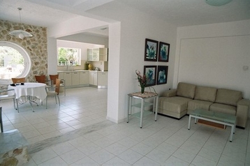 Grecia Chata Nea Kydonia, Esterno